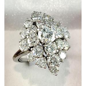 Bague Marquise Pavage de Diamants Taille Brillant En Relief sur Or blanc et Platine