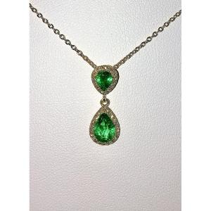 Necklace With Pear-shaped Emerald Pendant Set In A Circle Of Diamonds On Yellow Gold