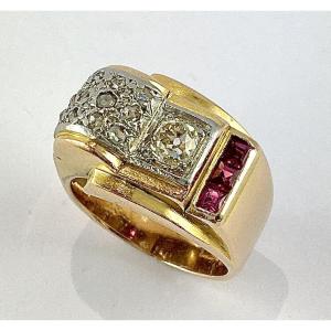 Bague Tank Asymétrique Diamants et Rubis Synthétiques sur Or jaune et Platine – Années 1940
