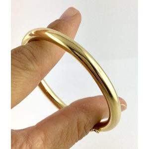 Yellow Gold Snap-closure Bangle
