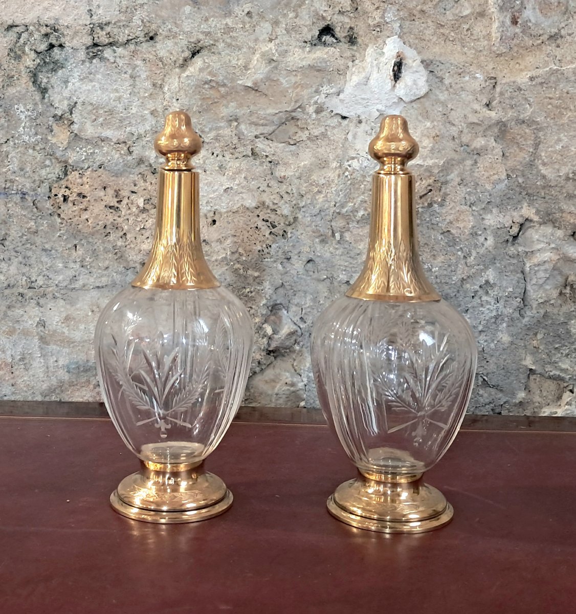 Paire de grandes carafes cristal de Baccarat monture vermeil