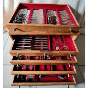 Coffre de ménagère . 144 pièces + 3p.métal argenté 