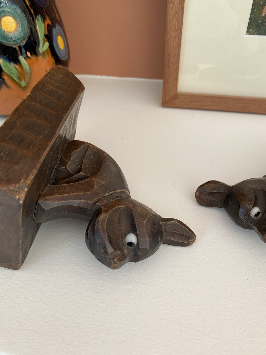 Serre-livres en bois sculpté en forme de chiens.-photo-5