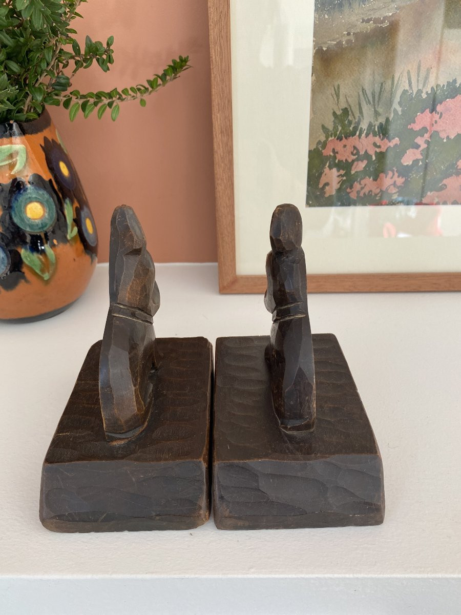 Serre-livres en bois sculpté en forme de chiens.-photo-7