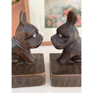 Serre-livres en bois sculpté en forme de chiens.
