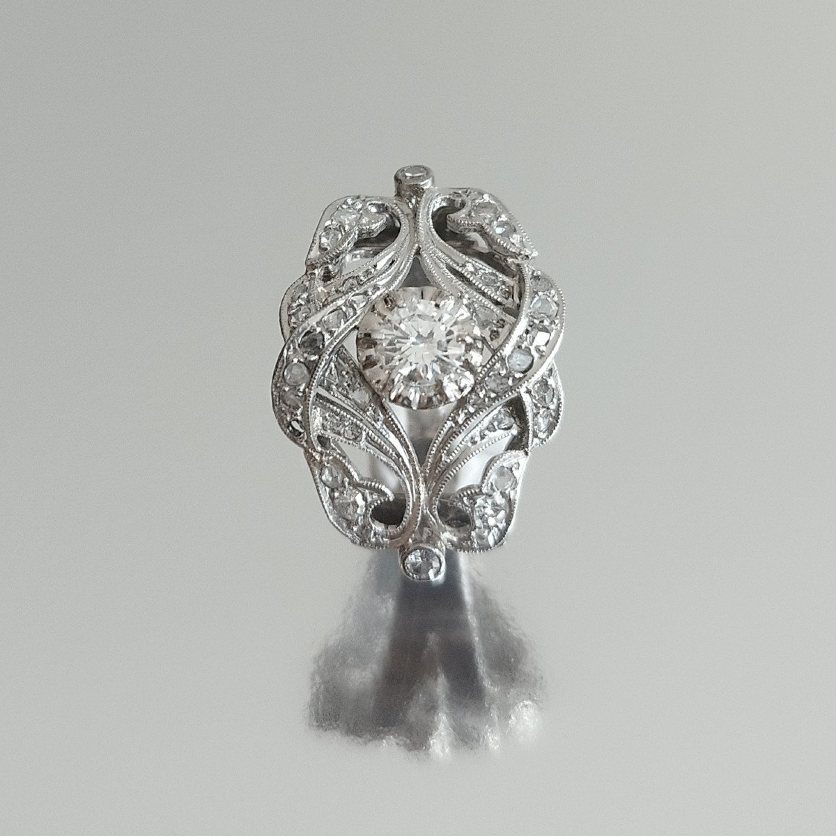 1930s Diamond And Platinum Ring