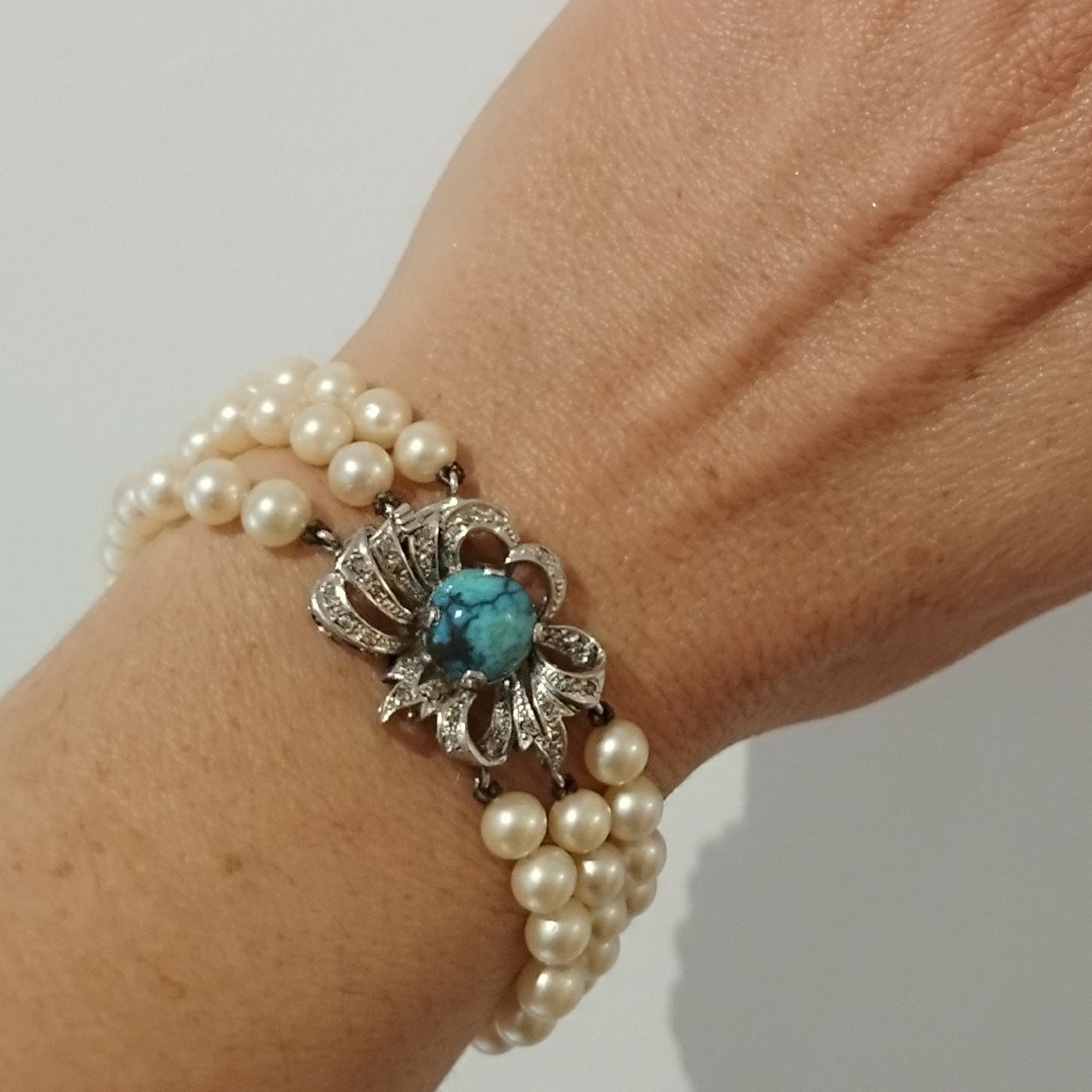 Bracelet In Cult Pearls, Clasp In 18-carat White Gold, Diamonds And Turquoise.-photo-3