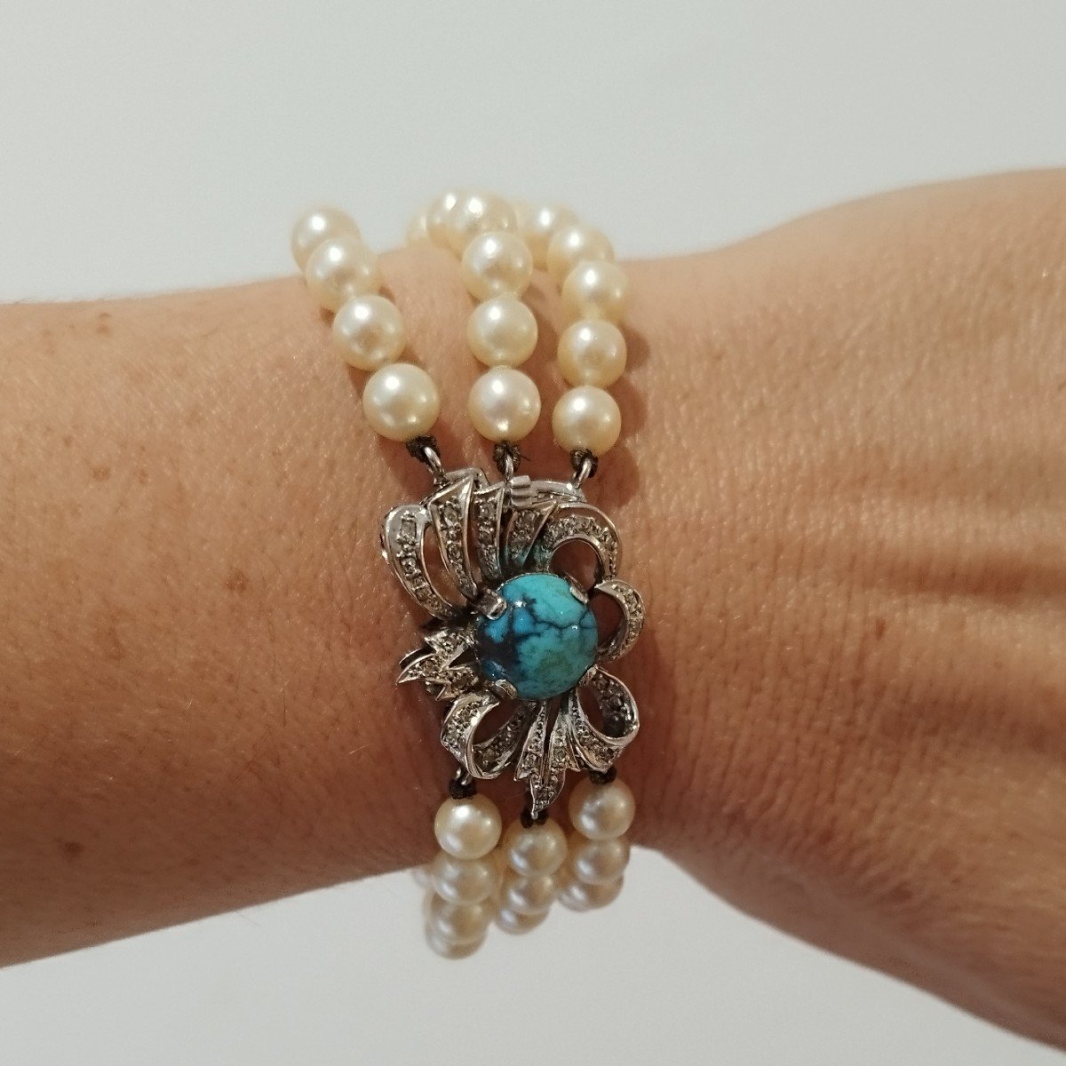 Bracelet En Perles De Cultues, Fermoir En Or Blanc 18 Carats, Diamants Et Turquoise.-photo-1