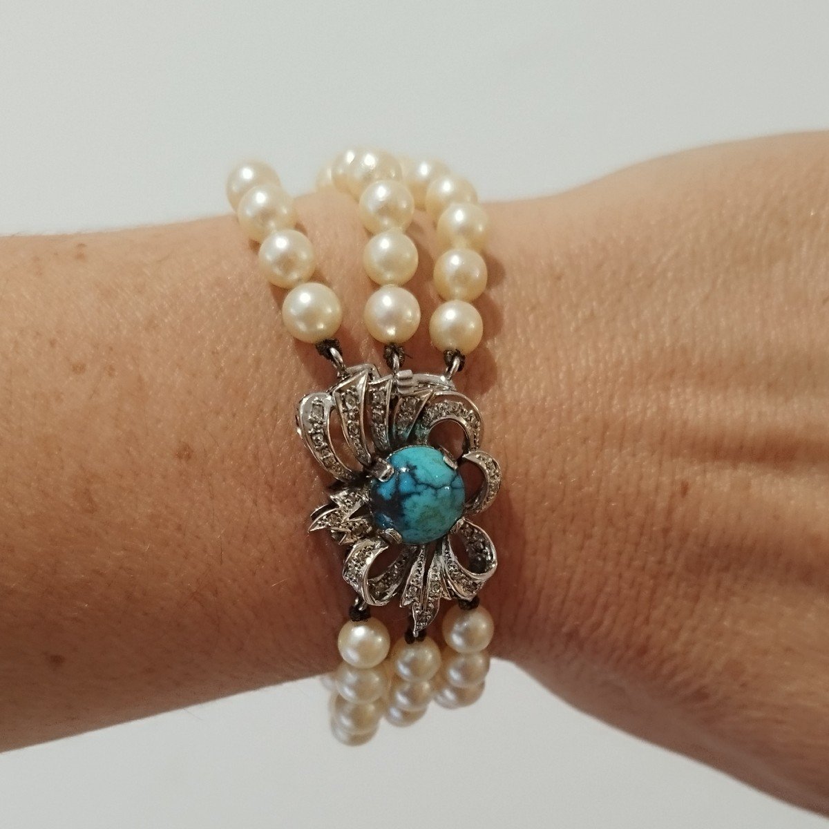 Bracelet In Cult Pearls, Clasp In 18-carat White Gold, Diamonds And Turquoise.-photo-1