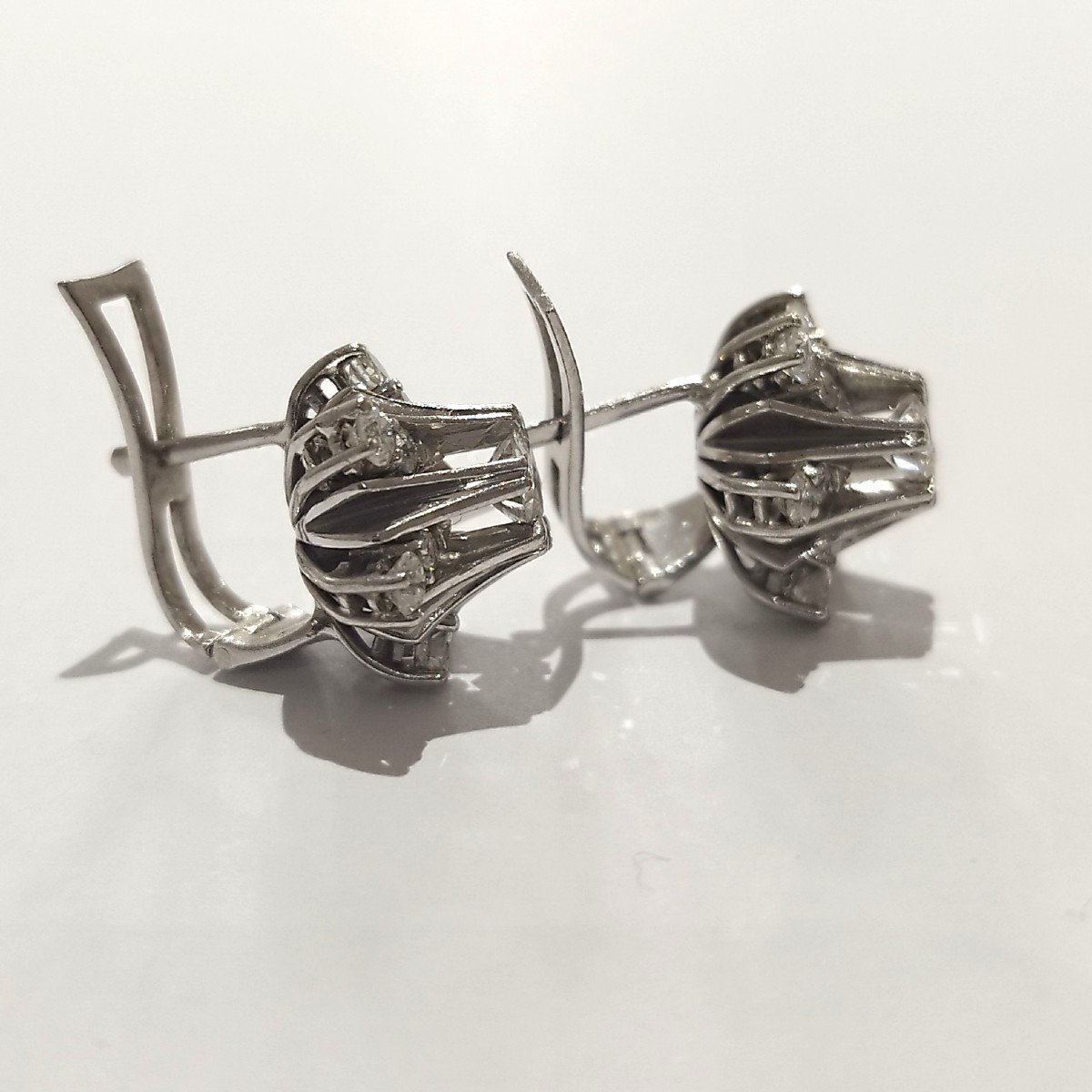 Boucles d'Oreilles des années 1950. Or Blanc 18k Et Diamants Taille Brillant.-photo-3