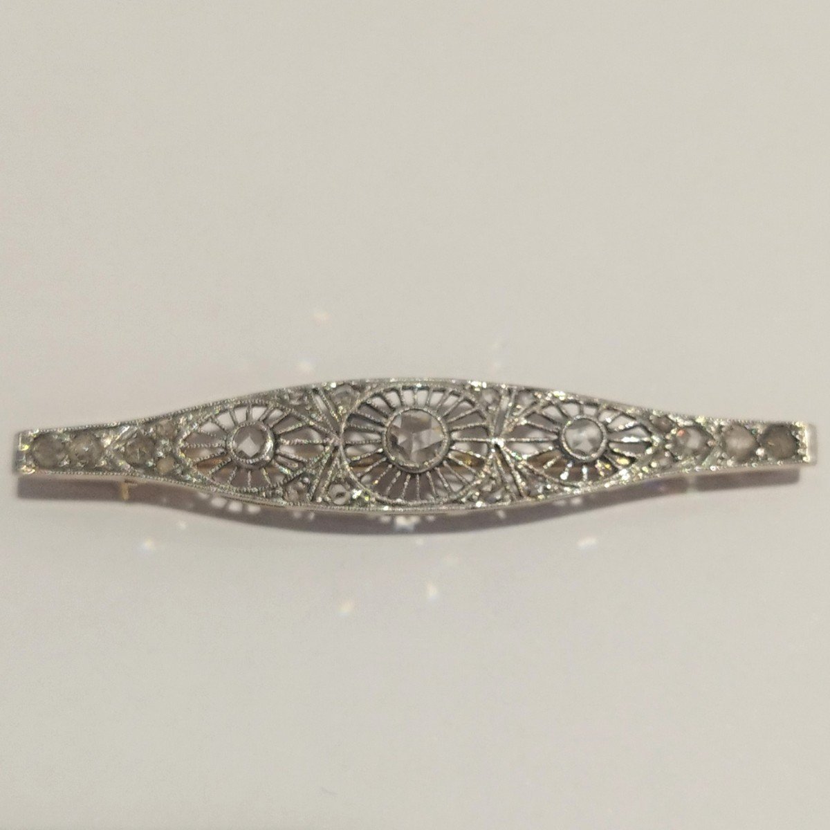 Broche Art Déco Des Année 1930. Or Et Platine. Diamants Taille Rose.-photo-2
