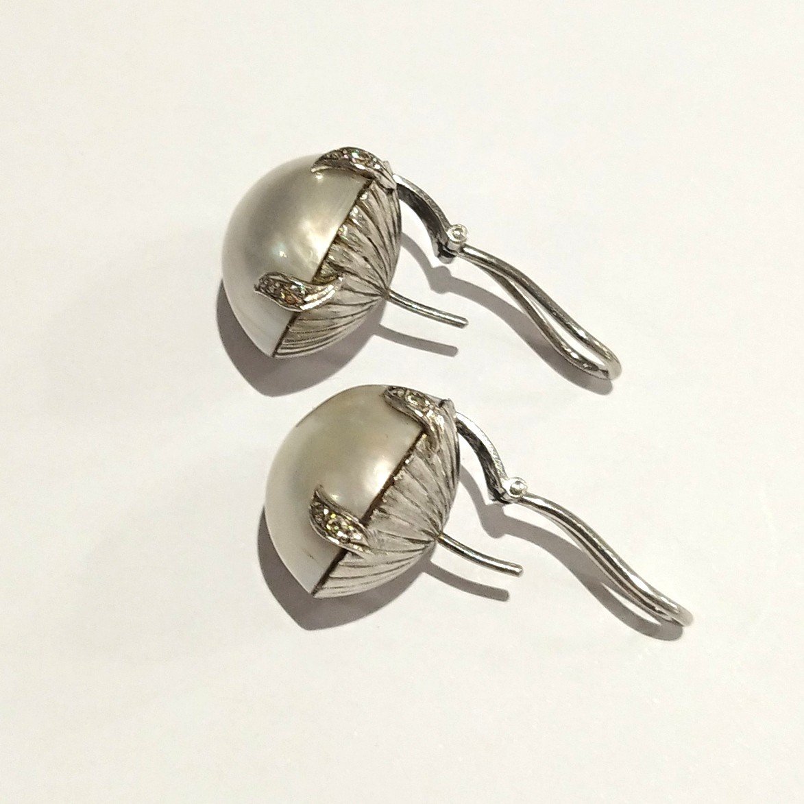 Earrings In 18k White Gold, Half Pearls And Diamonds-photo-4