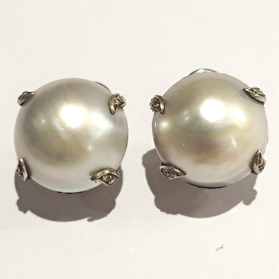 Earrings In 18k White Gold, Half Pearls And Diamonds-photo-1