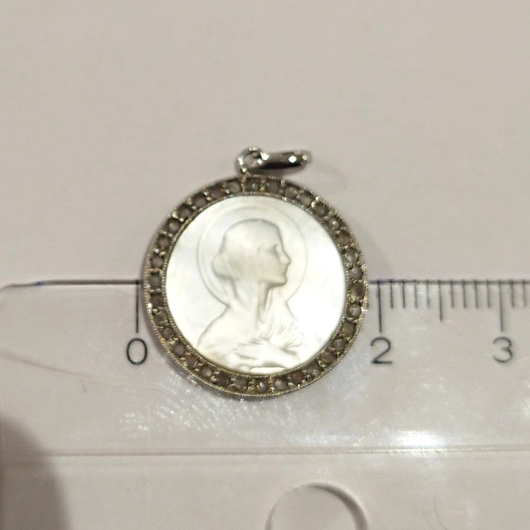 Médaille De La Vierge Camée Sur Nacre En Or Blanc 18k Et Diamants Taille Rose-photo-4