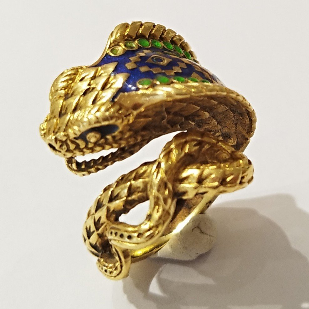 Cobra Ring Carved In 18 Carat Gold And Colored Enamel.-photo-3