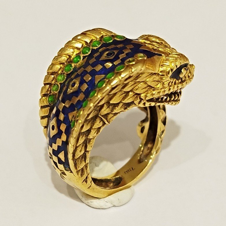 Cobra Ring Carved In 18 Carat Gold And Colored Enamel.-photo-4