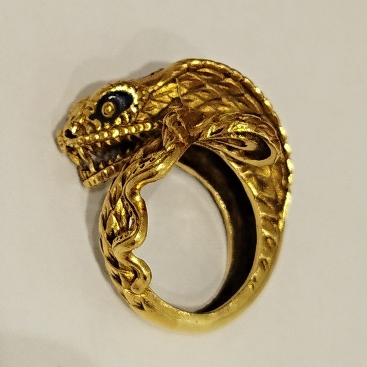 Cobra Ring Carved In 18 Carat Gold And Colored Enamel.-photo-1