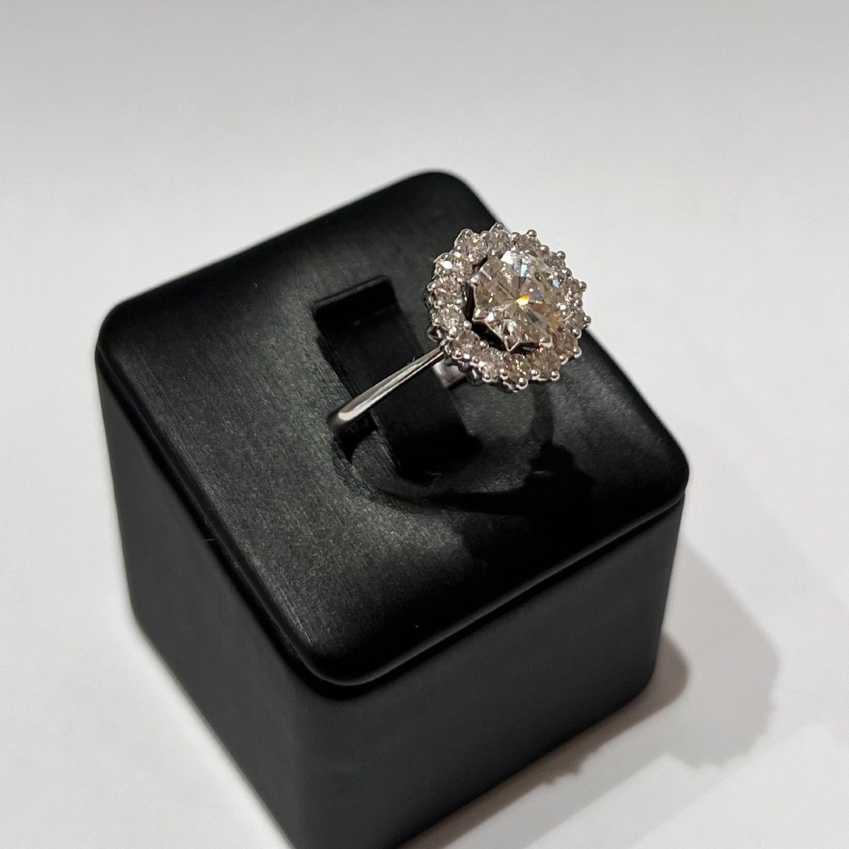Modern Brilliant Cut Diamond Ring. 18 Carat White Gold.-photo-3