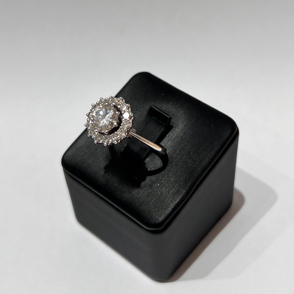 Bague Diamants Taille Brillant Moderne. Or Blanc 18 Carats.-photo-1