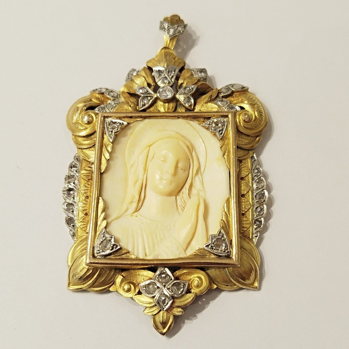 Fuset & Grau Barcelone. Années 1920. Pendentif Or 18k Et Platine, Camée D’ Ivoire Et Diamants.-photo-2