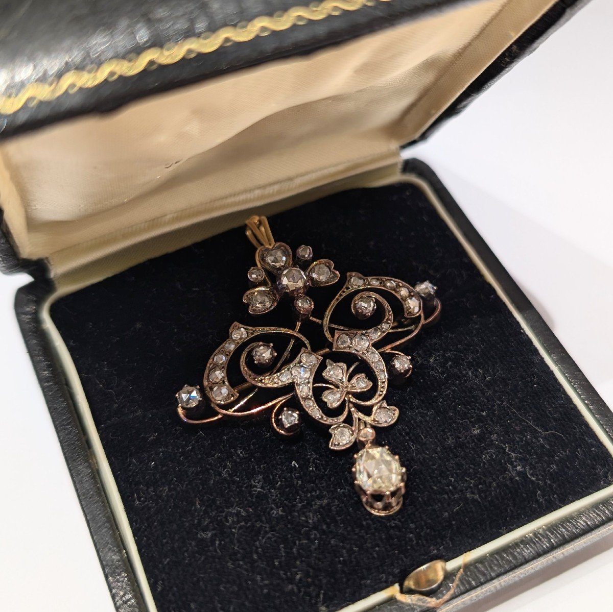 Antique Brooch From The 1870s, Rose Cut Diamonds And 18 Carat Gold.-photo-4