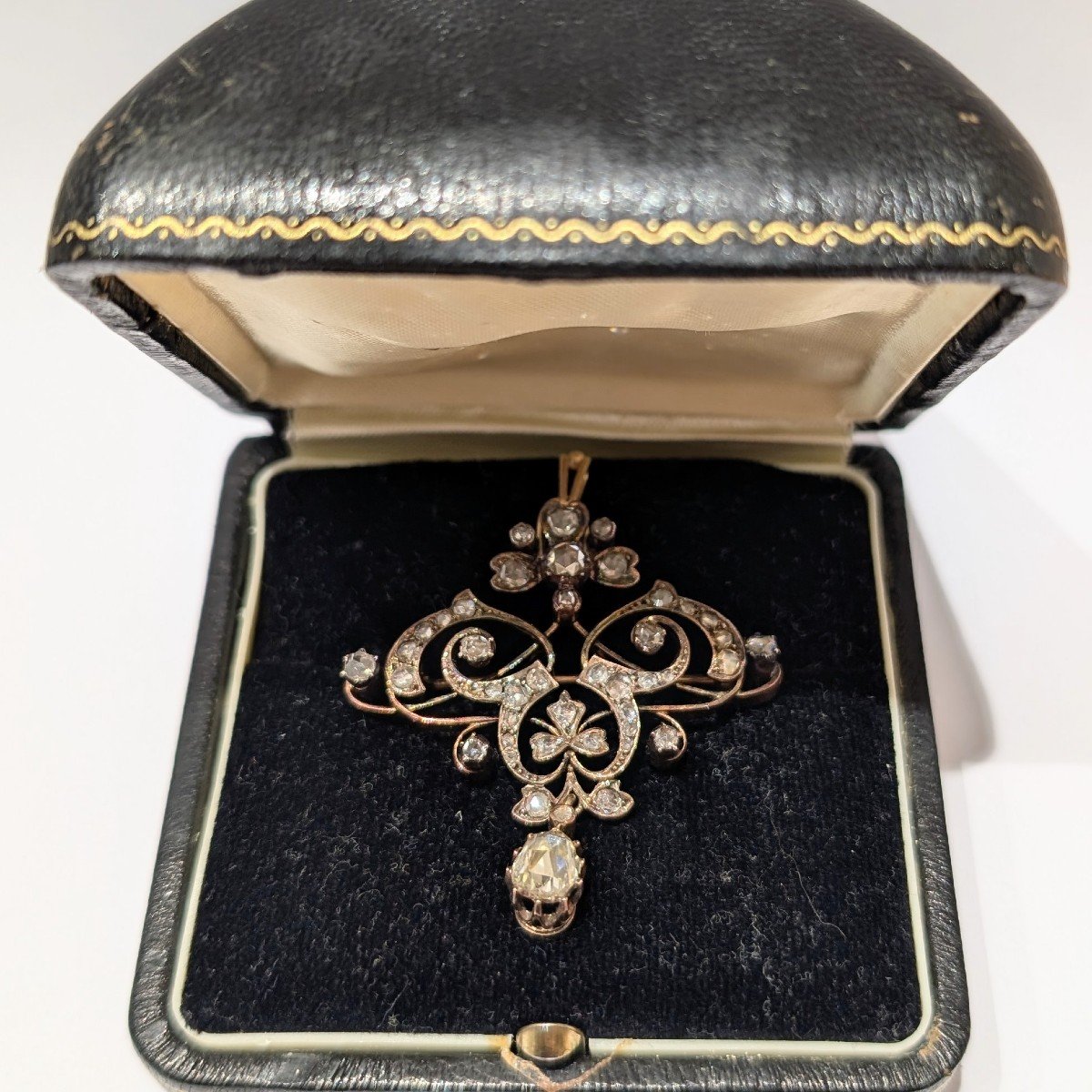 Antique Brooch From The 1870s, Rose Cut Diamonds And 18 Carat Gold.-photo-1