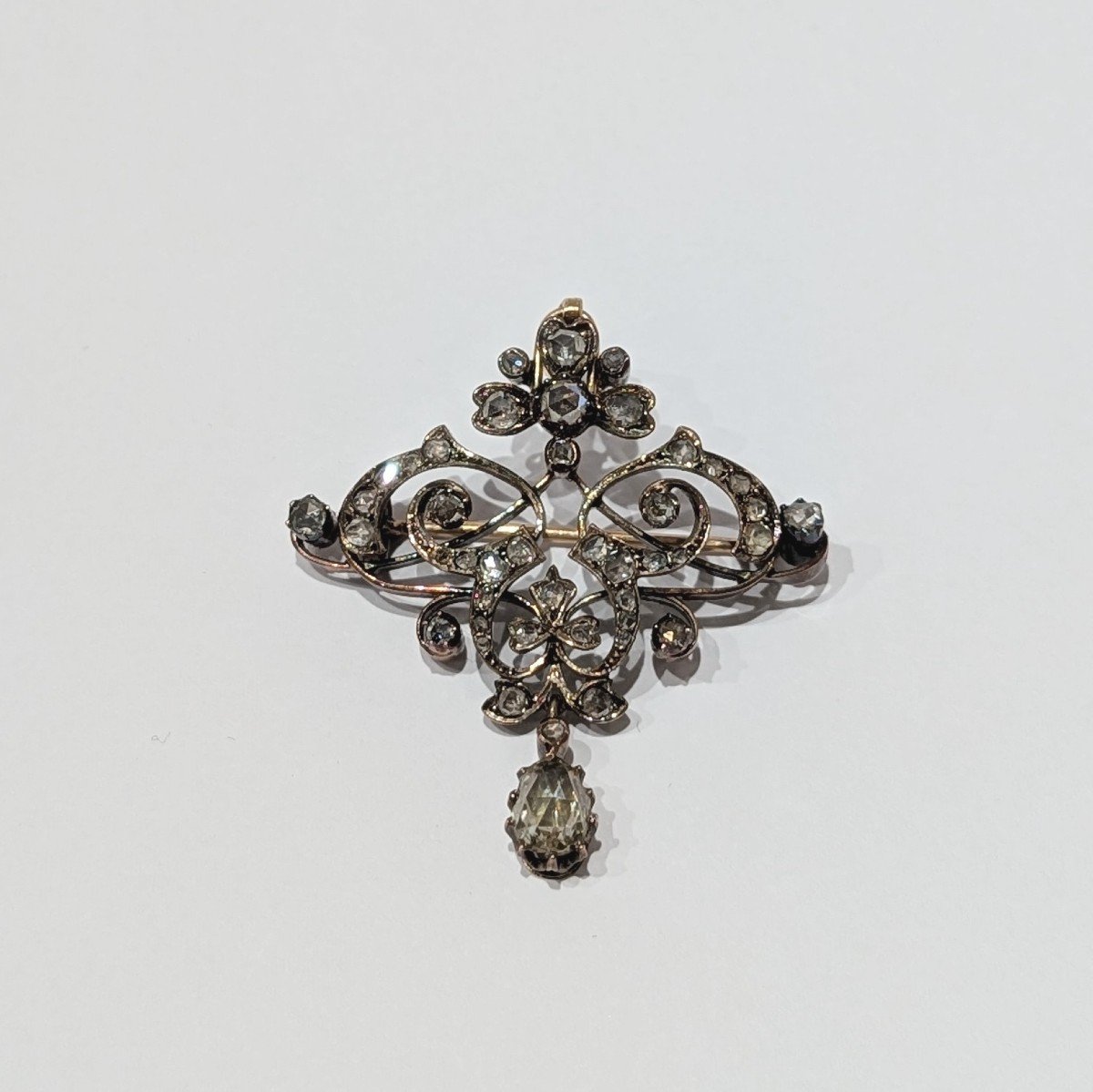 Antique Brooch From The 1870s, Rose Cut Diamonds And 18 Carat Gold.