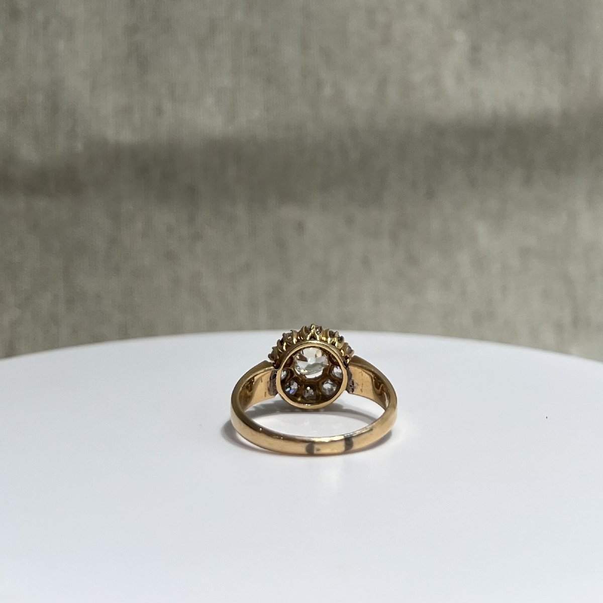Bague rosace des années 1900. Diamants et or 18 carats. -photo-4