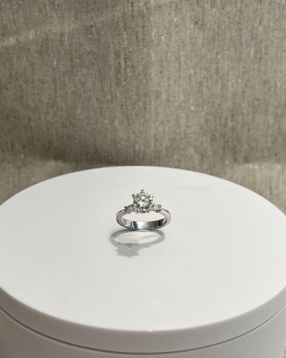 Diamond Engagement Ring. 18-karat White Gold.-photo-2