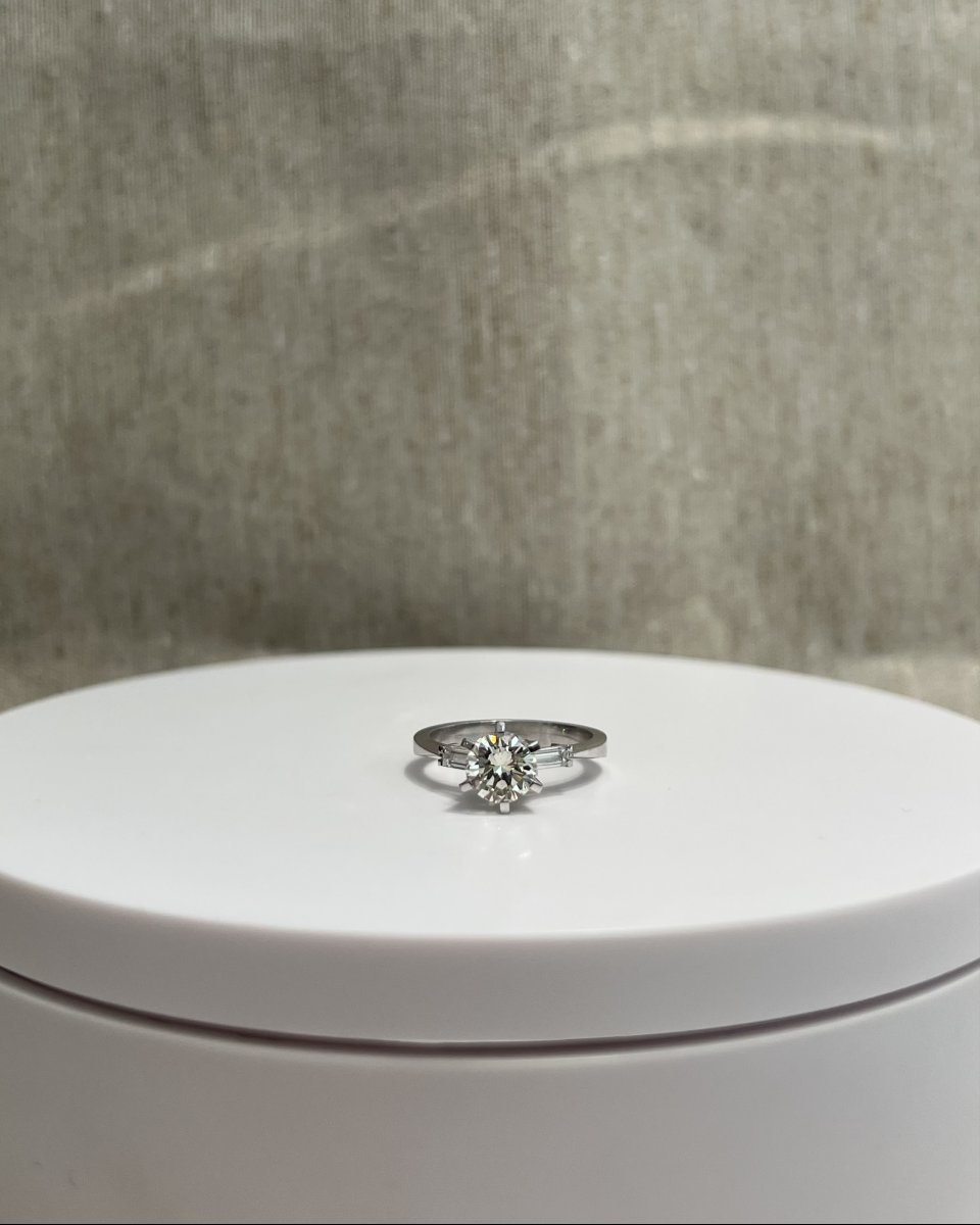 Diamond Engagement Ring. 18-karat White Gold.-photo-3