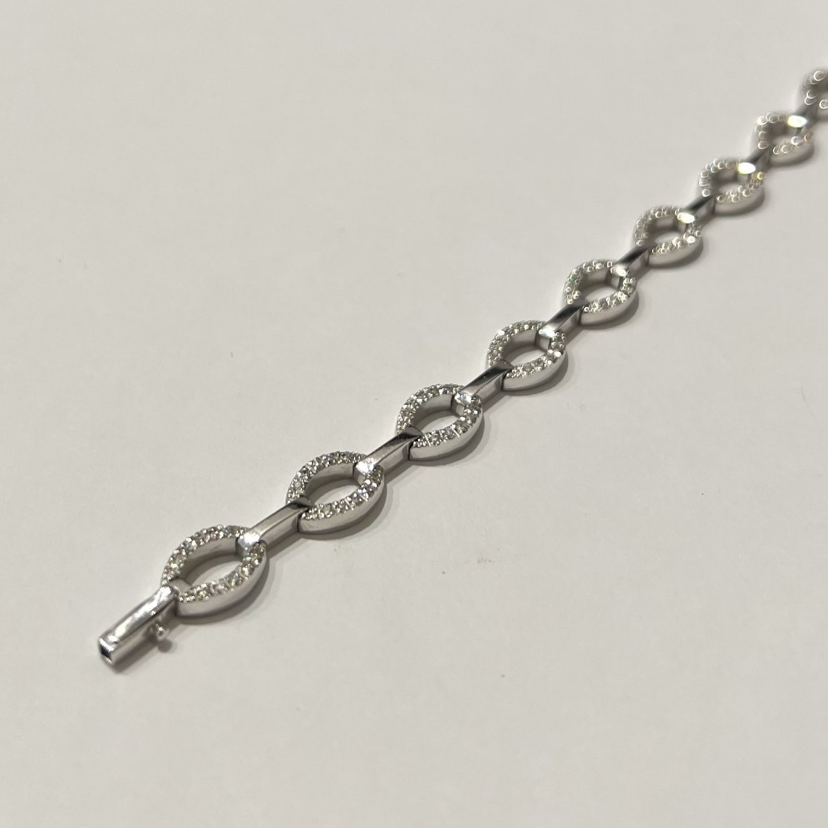 18k White Gold Bracelet With Diamonds-photo-3