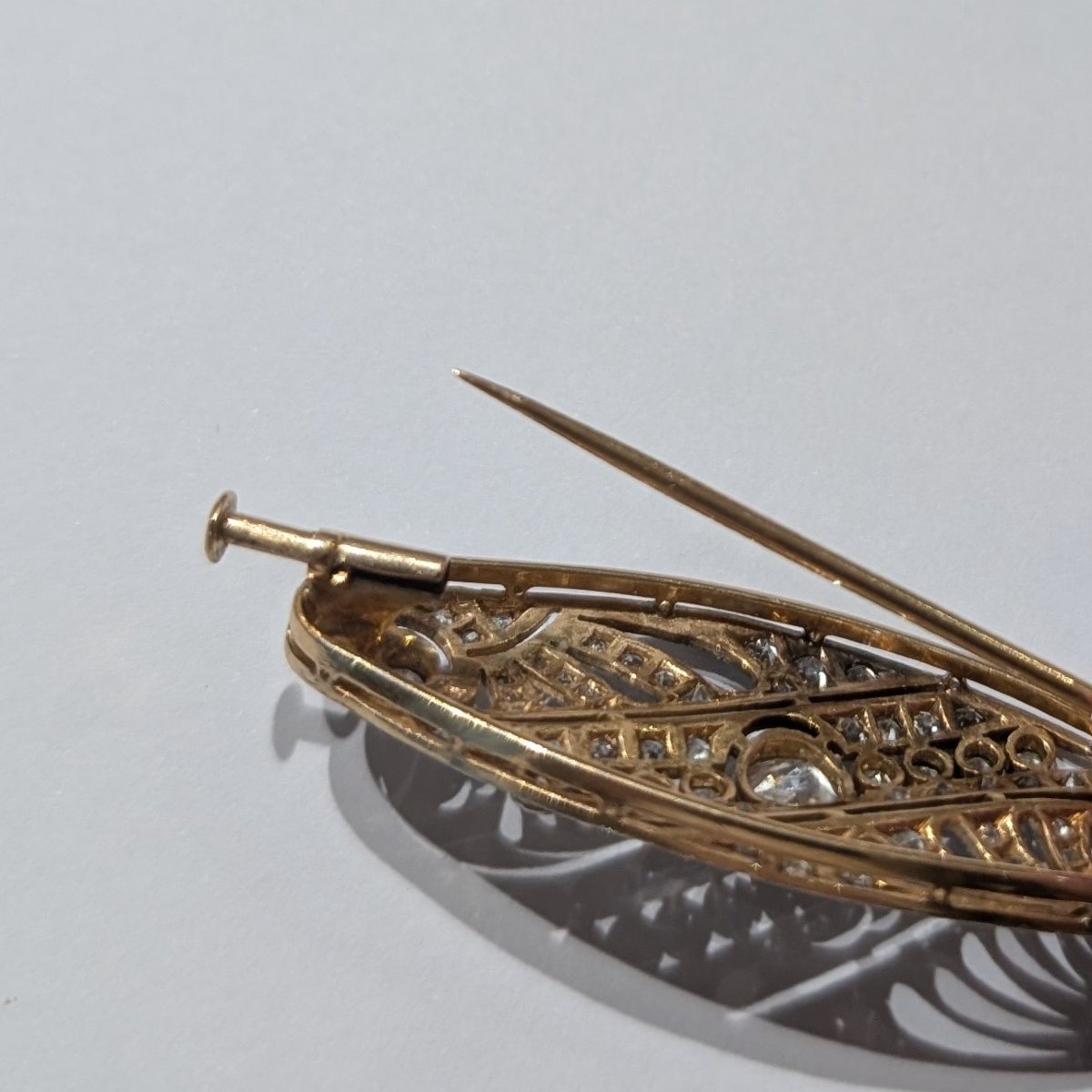 Art Deco Brooch, 18k Gold And Platinum With Diamonds-photo-3