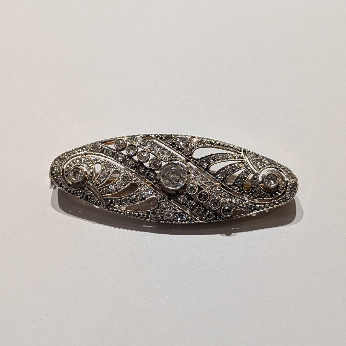 Art Deco Brooch, 18k Gold And Platinum With Diamonds-photo-3