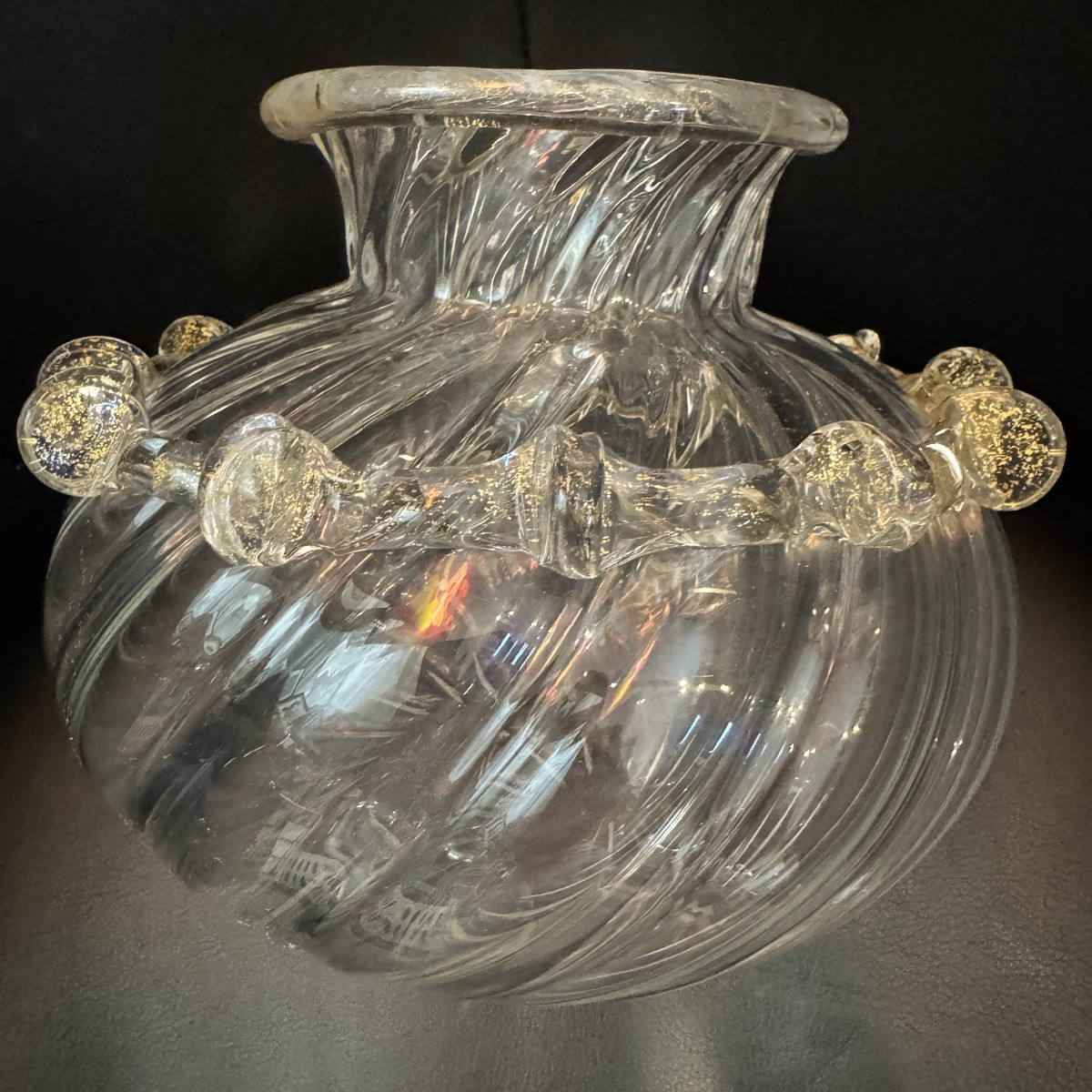 Alfredo BARBINI à Murano: vase en verre incolore et inclusion de paillettes d’or.-photo-3