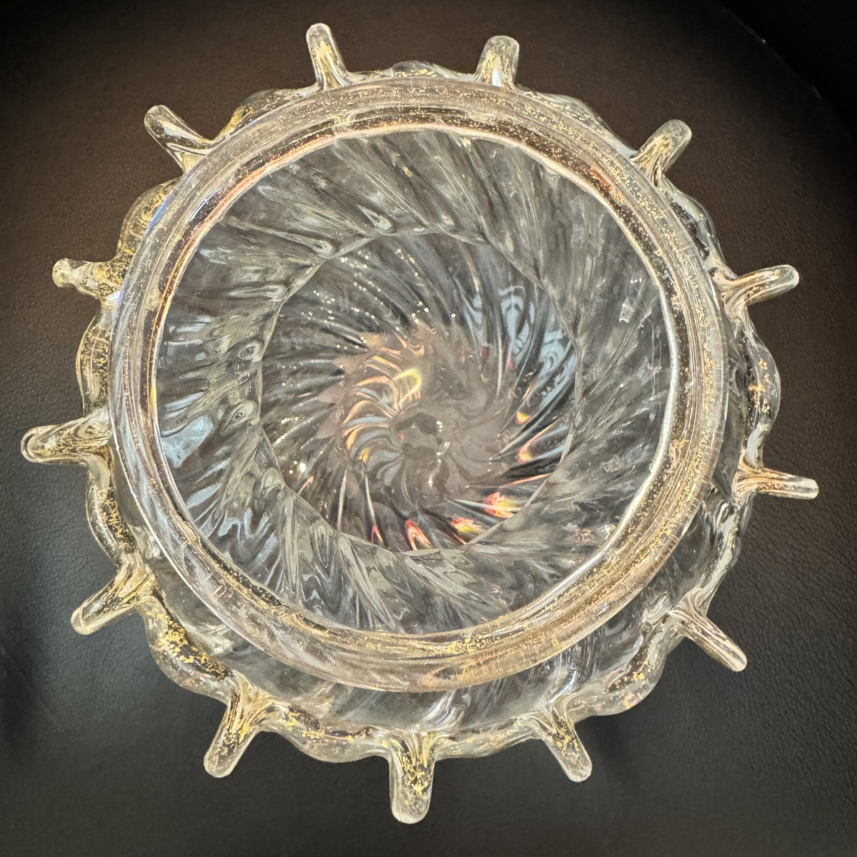Alfredo BARBINI à Murano: vase en verre incolore et inclusion de paillettes d’or.-photo-1