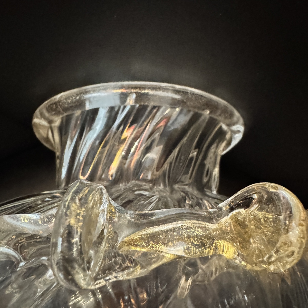 Alfredo BARBINI à Murano: vase en verre incolore et inclusion de paillettes d’or.-photo-5