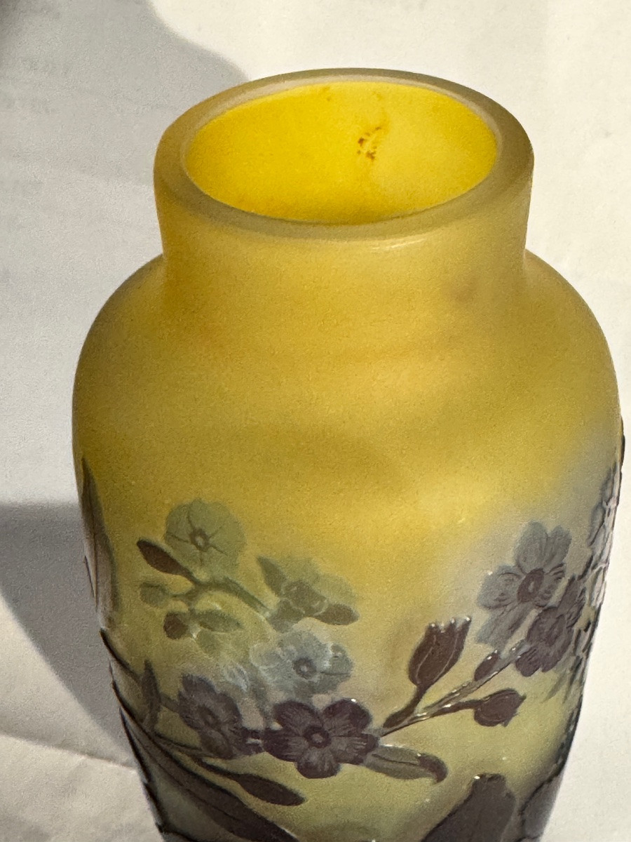 Vase Gallé fond jaune à décor floral hauteur 11 cm-photo-2