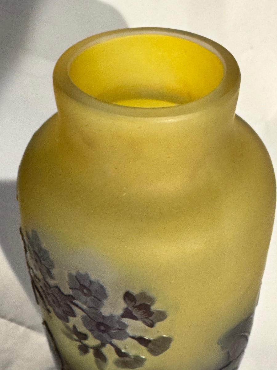 Vase Gallé fond jaune à décor floral hauteur 11 cm-photo-3