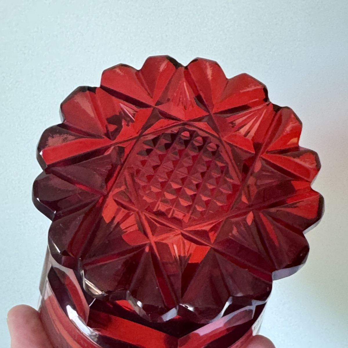 Verre cristal de Bohème rouge rubis décor gravé de châteaux-photo-4