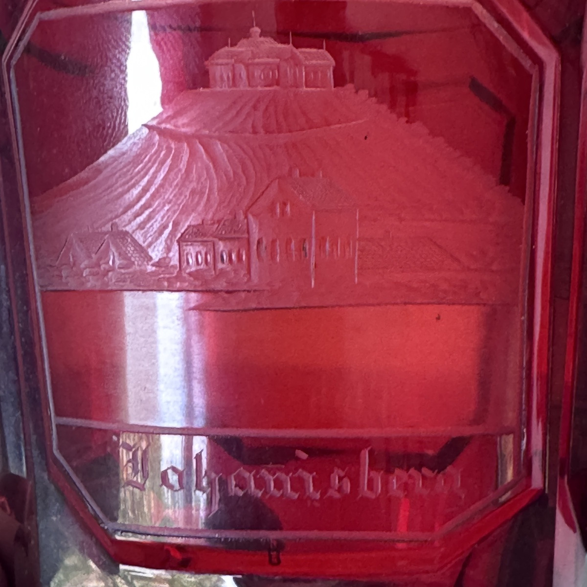 Verre cristal de Bohème rouge rubis décor gravé de châteaux-photo-7
