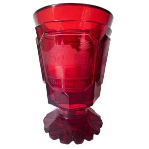 Verre cristal de Bohème rouge rubis décor gravé de châteaux