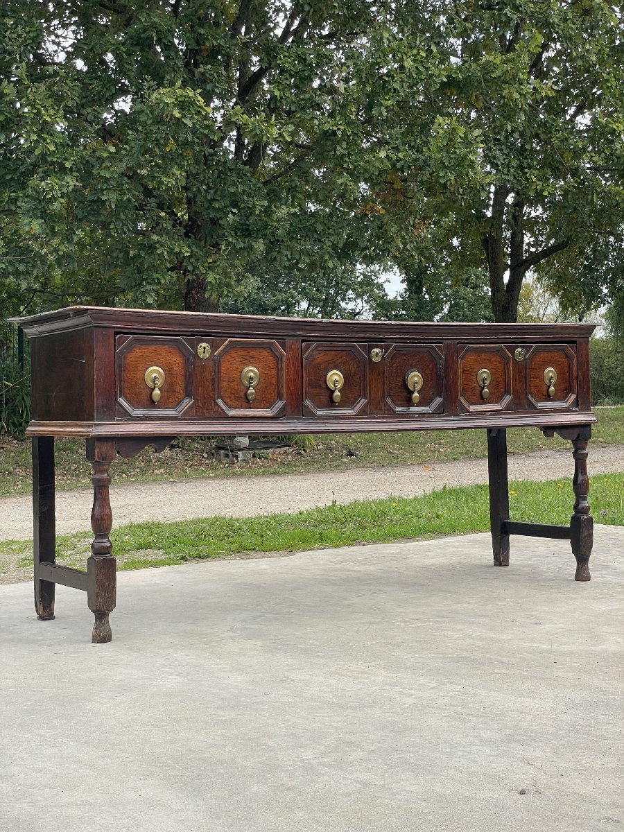 Buffet / Commode Basse en chëne à décor géométrique, époque William & Mary, vers 1690