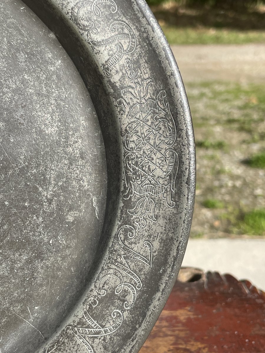 18th-century Pewter Plate-photo-1