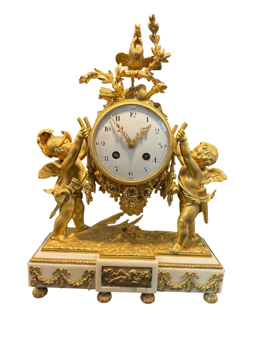 Garniture De Cheminée En Bronze Doré Et Marbre Blanc Aux Amours – Style Louis XVI – XIXe-photo-2