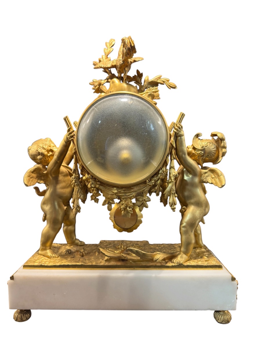 Garniture De Cheminée En Bronze Doré Et Marbre Blanc Aux Amours – Style Louis XVI – XIXe-photo-4