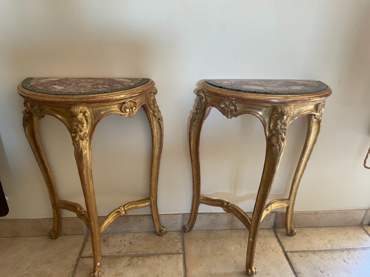 Belle Paire De Petites Consoles Italienne En Bois Doré Et Le Dessus En Marbre