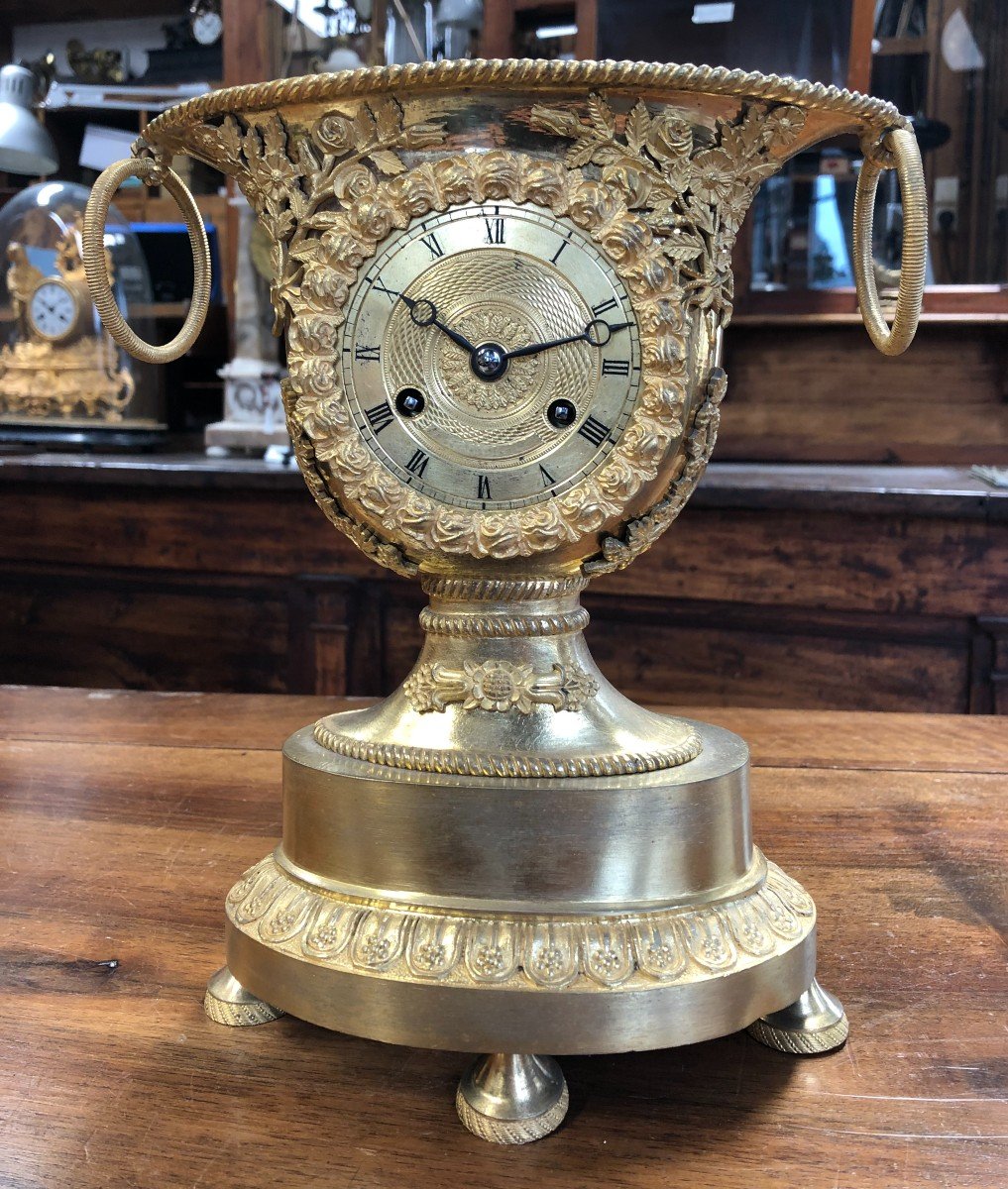 Vase Clock With Flower Decorations