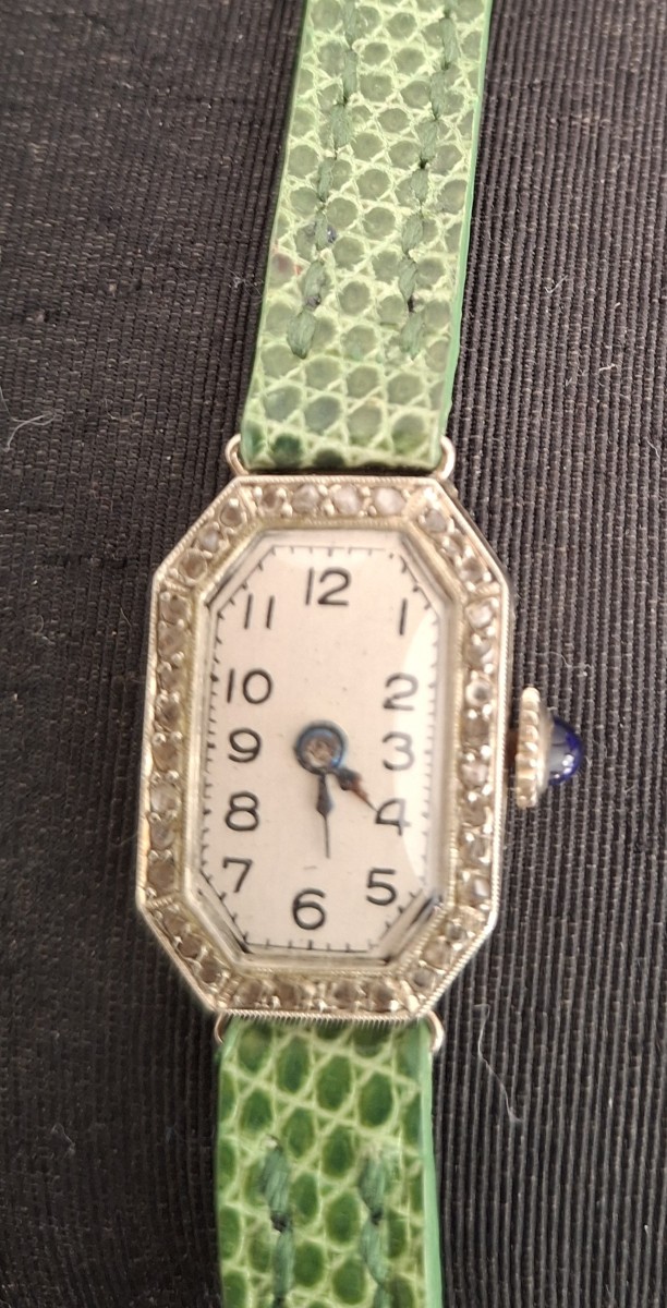 Wristwatch-photo-2