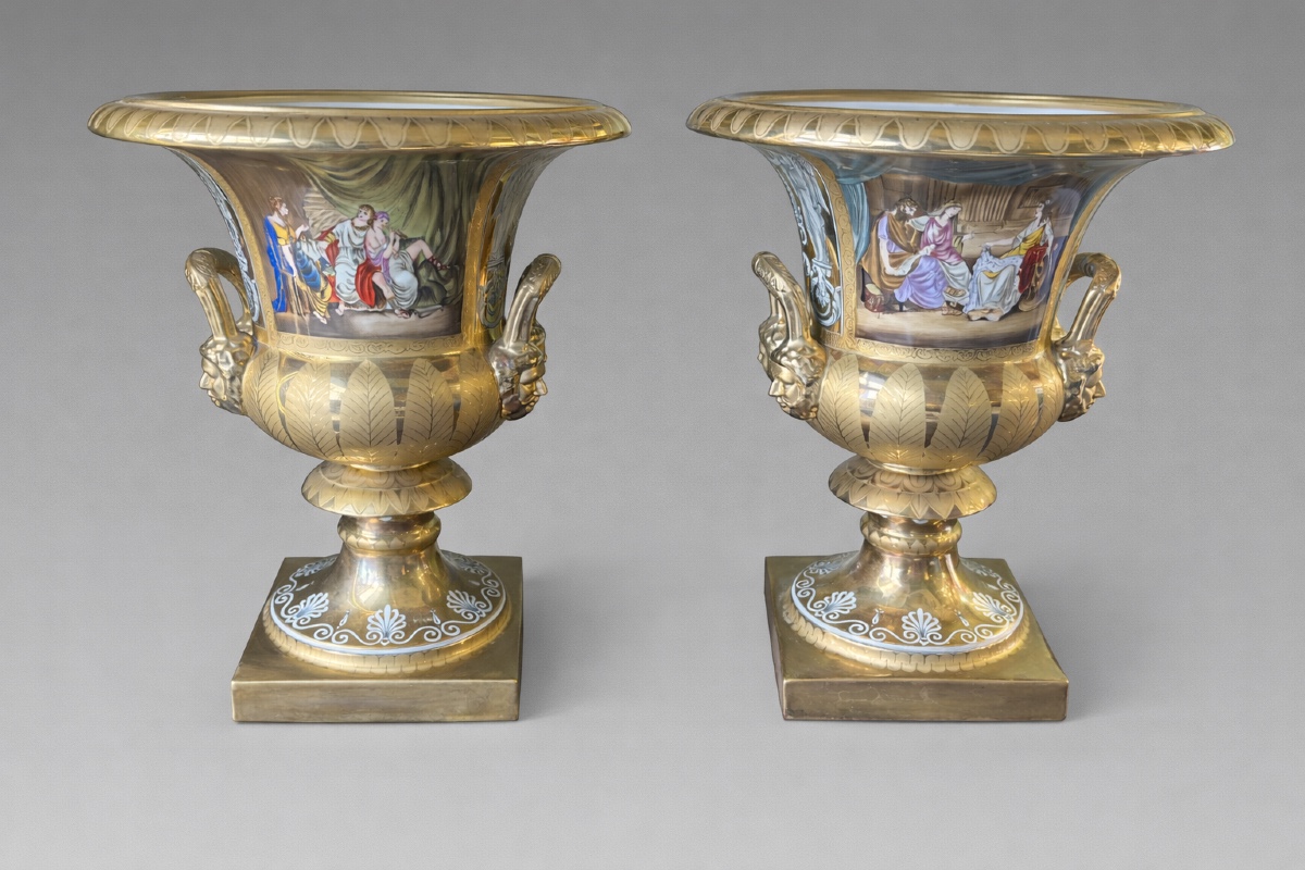 Paire de vase Médicis en porcelaine XIXème 