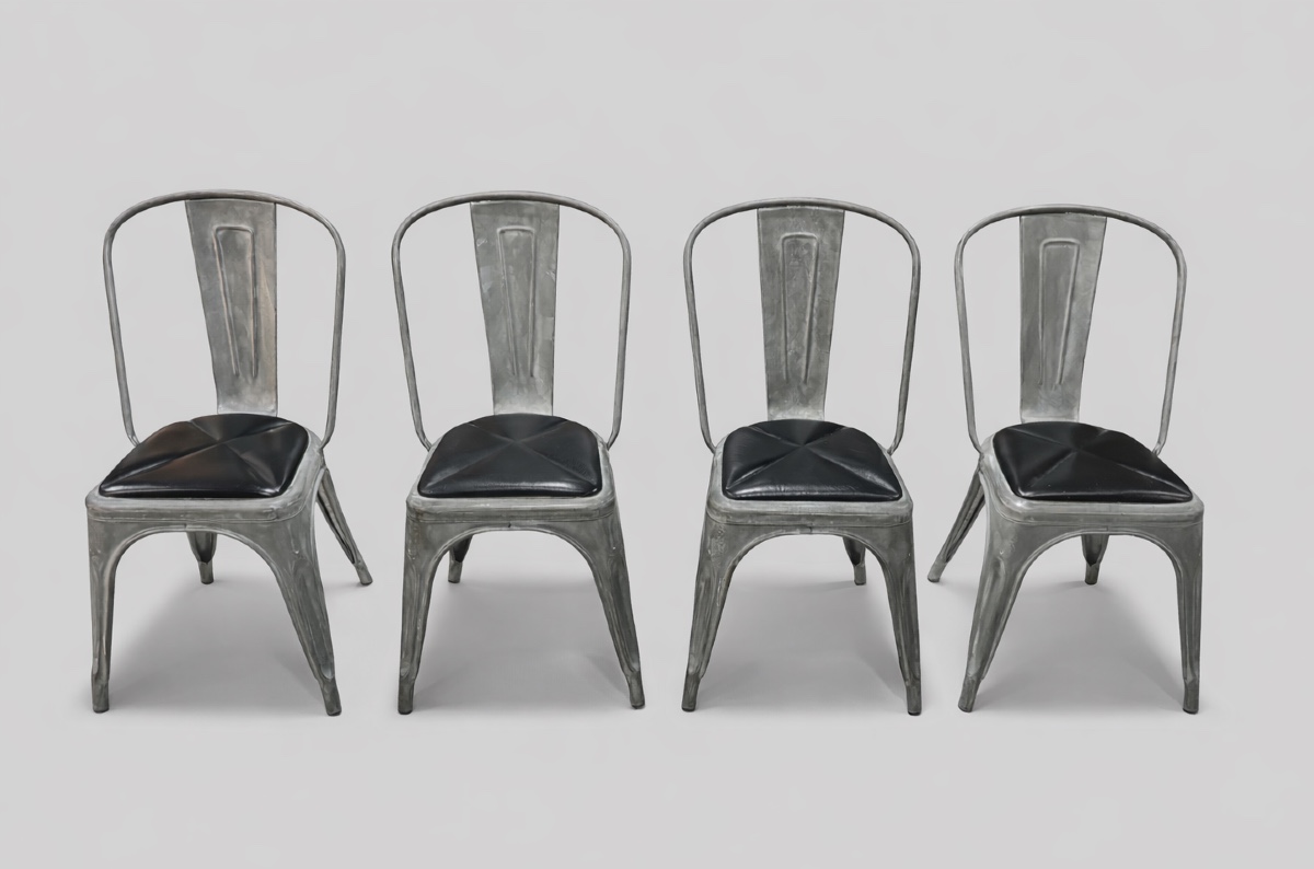 Suite de 4 chaises Tolix en métal  Modèle A, design industriel, XXᵉ siècle